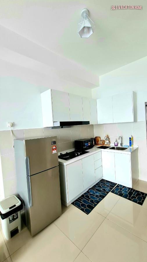 J&J Vacation Home@Novo8 Residence Kampong Tambak Экстерьер фото