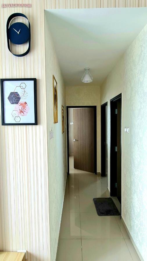 J&J Vacation Home@Novo8 Residence Kampong Tambak Экстерьер фото