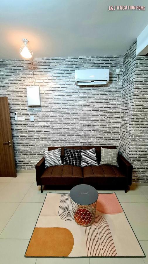 J&J Vacation Home@Novo8 Residence Kampong Tambak Экстерьер фото