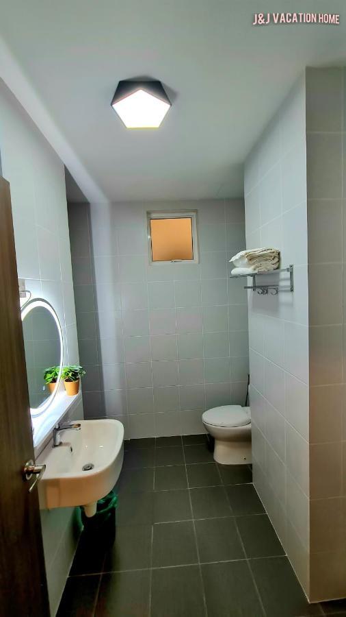J&J Vacation Home@Novo8 Residence Kampong Tambak Экстерьер фото