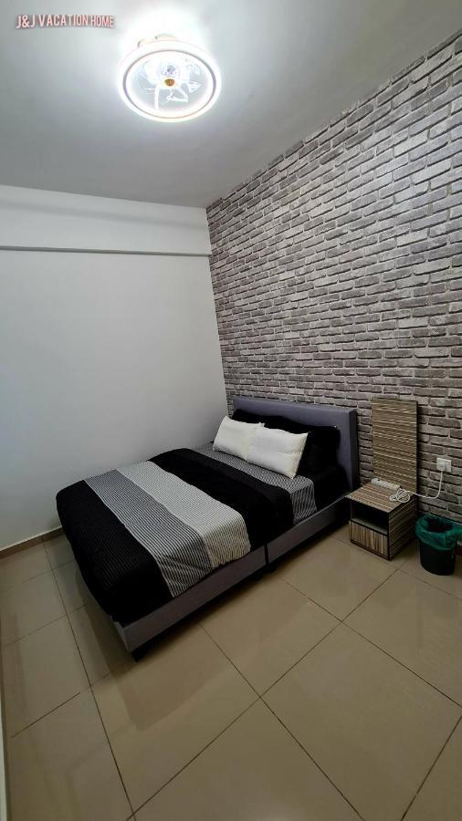 J&J Vacation Home@Novo8 Residence Kampong Tambak Экстерьер фото